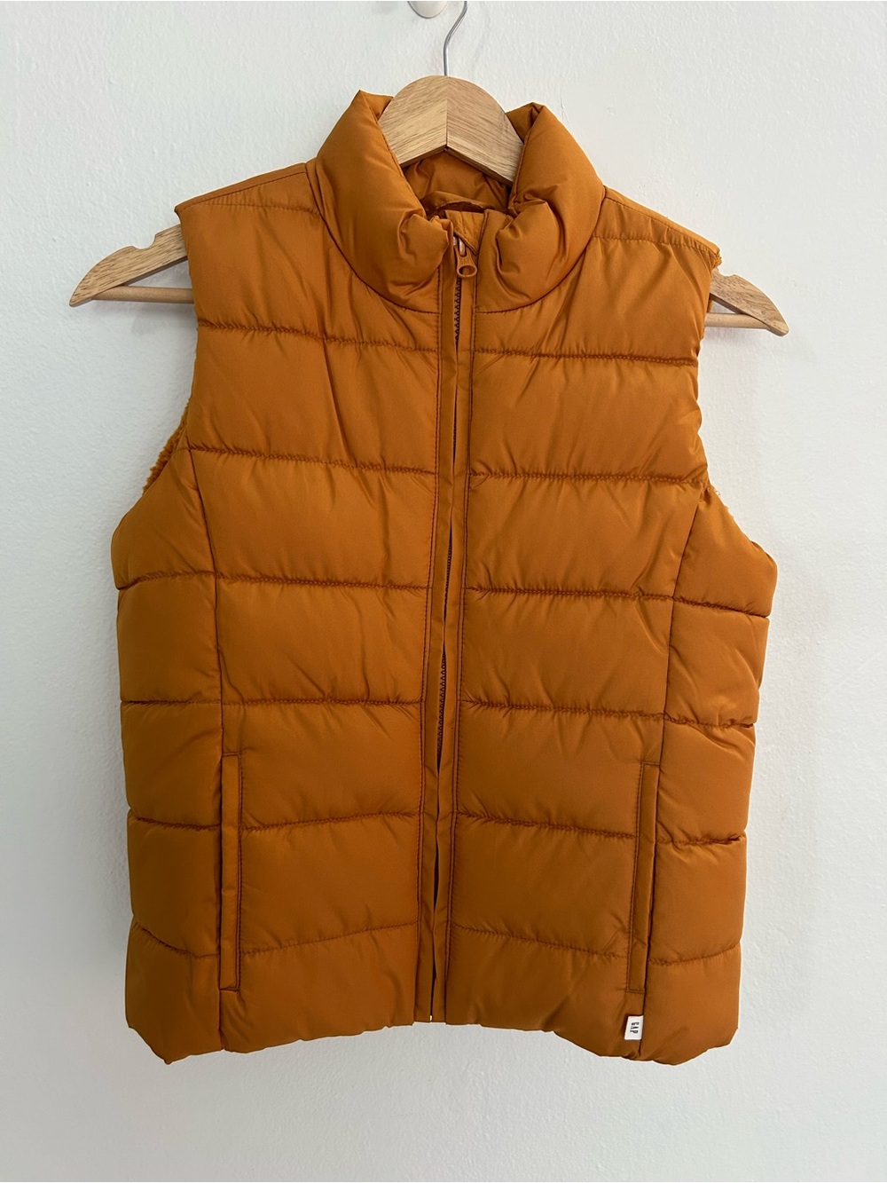 GAP Women's Puffer Vest in Rust
